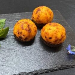 Beignet de fromage suisse au saucisson vaudois