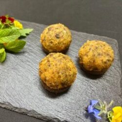 Beignet de fromage suisse champignons des sous-bois en persillade