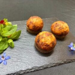 Beignet de fromage suisse noix et raisin blond