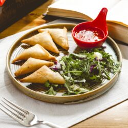 Samoussa de poulet (Suisse) au garam masala et légumes – 6pcs