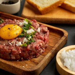 Tartare de boeuf (Suisse) coupé au couteau – 180g