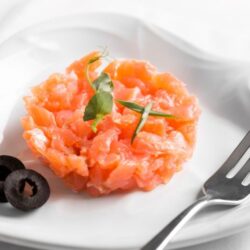 Tartare de saumon label rouge (Norvége) coupé au couteau – 180g
