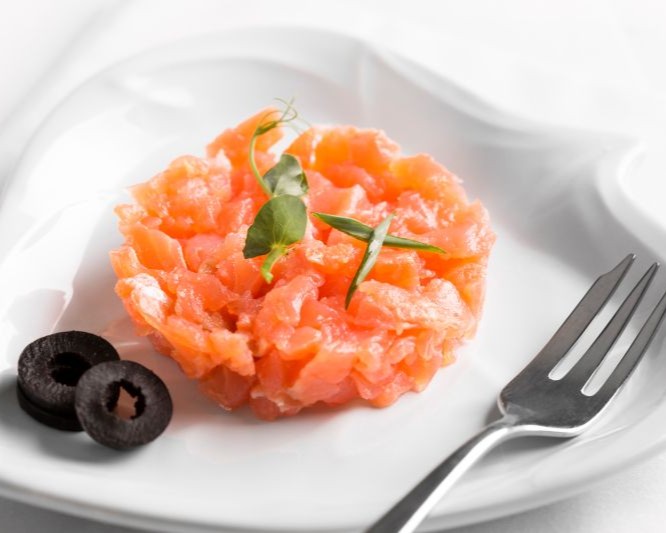 Tartare de saumon label rouge (Norvége) coupé au couteau - 180g
